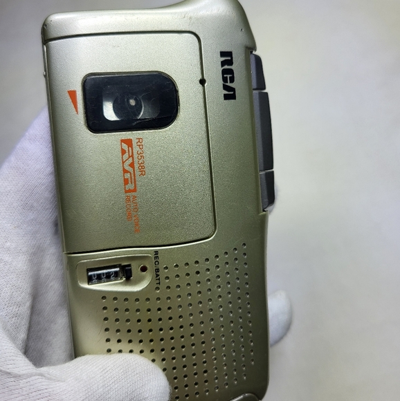 RCA RP3538R Handheld AVR Micro Cassette Recorder Player - Picture 11 of 15